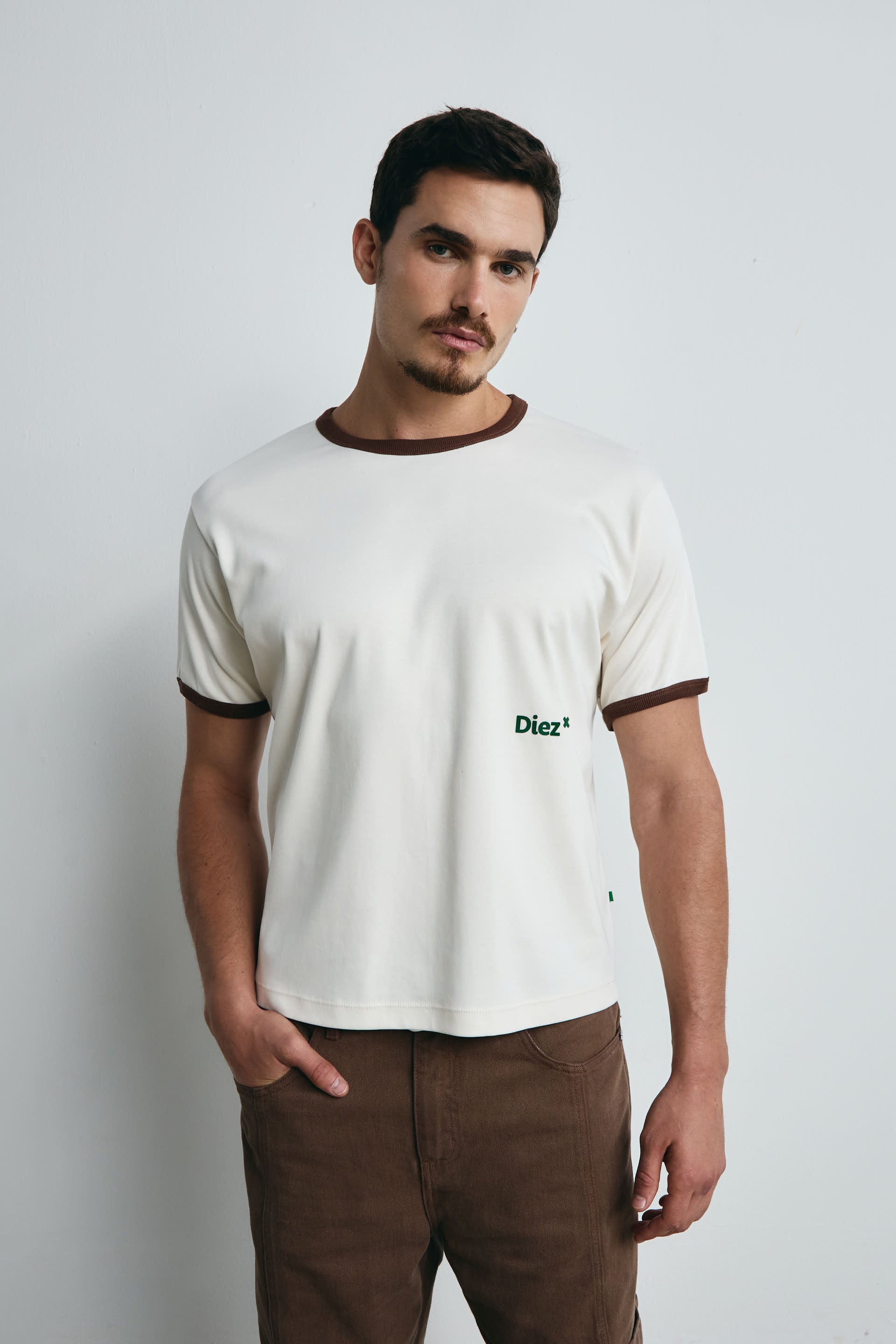 CAMISETA RIB CHOCOLATE