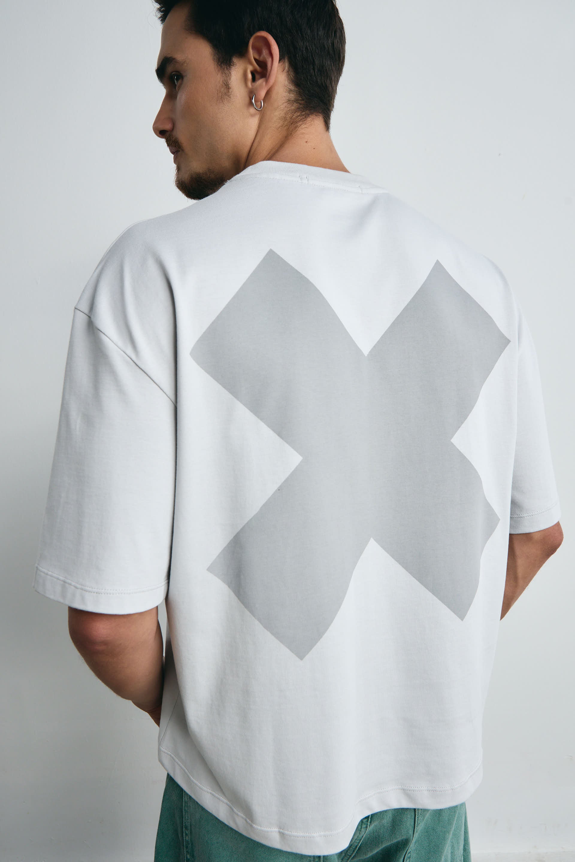 CAMISETA BOXY FIT GRIS X