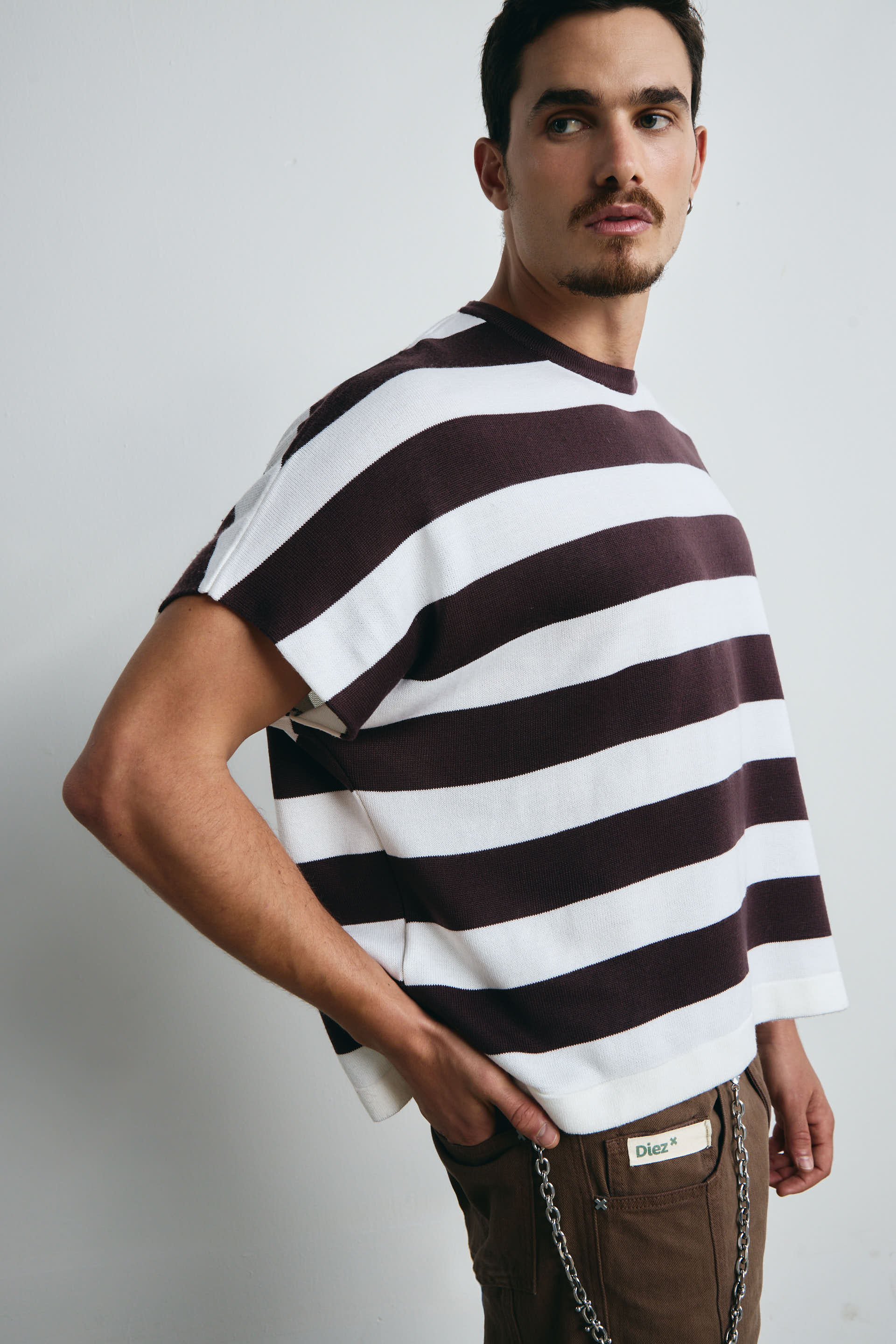 CAMISETA TEJIDA RAYAS CHOCOLATE Y CRUDO