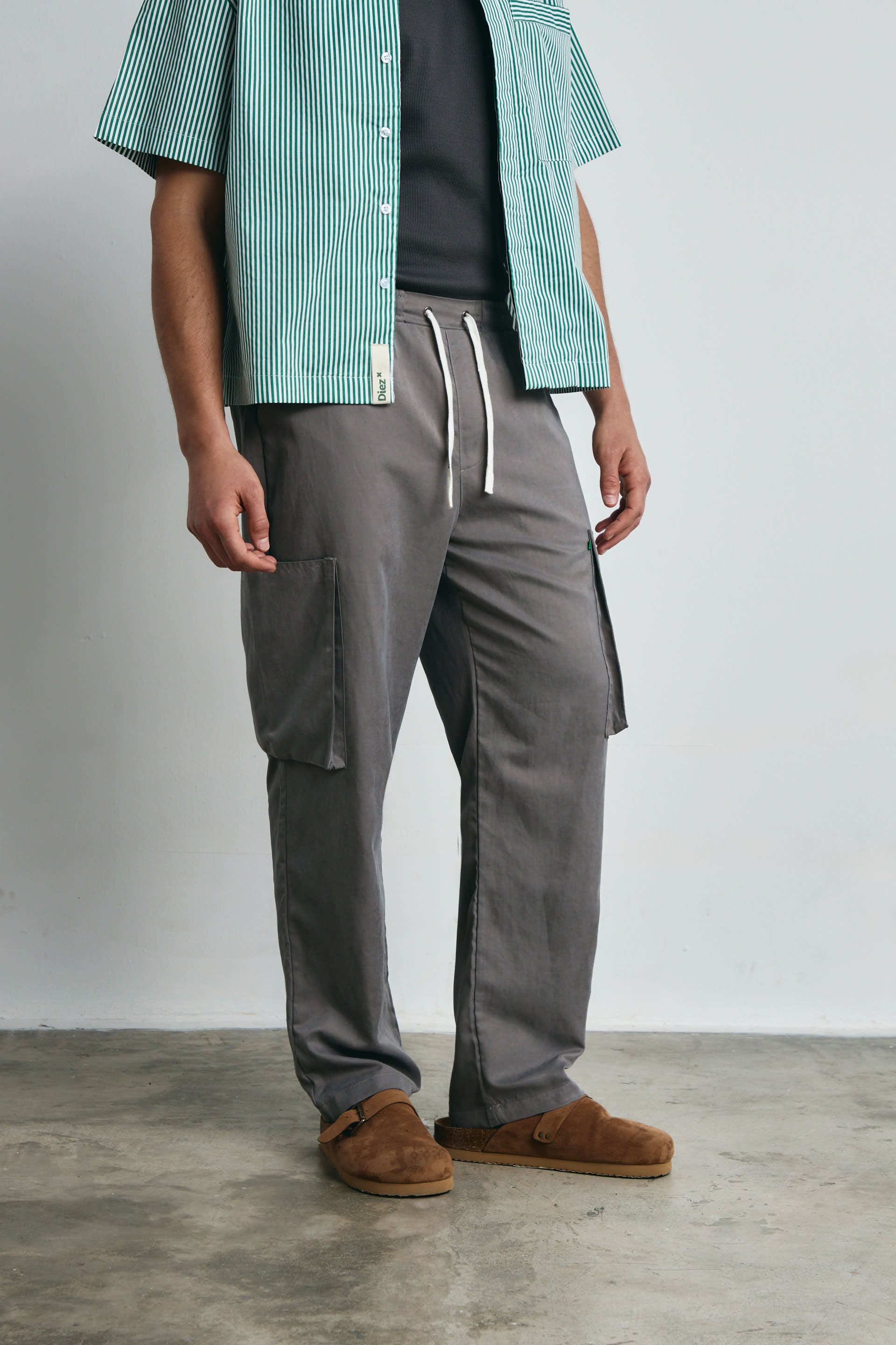 PANTALÓN CARGO LIVIANO - GRAFITO