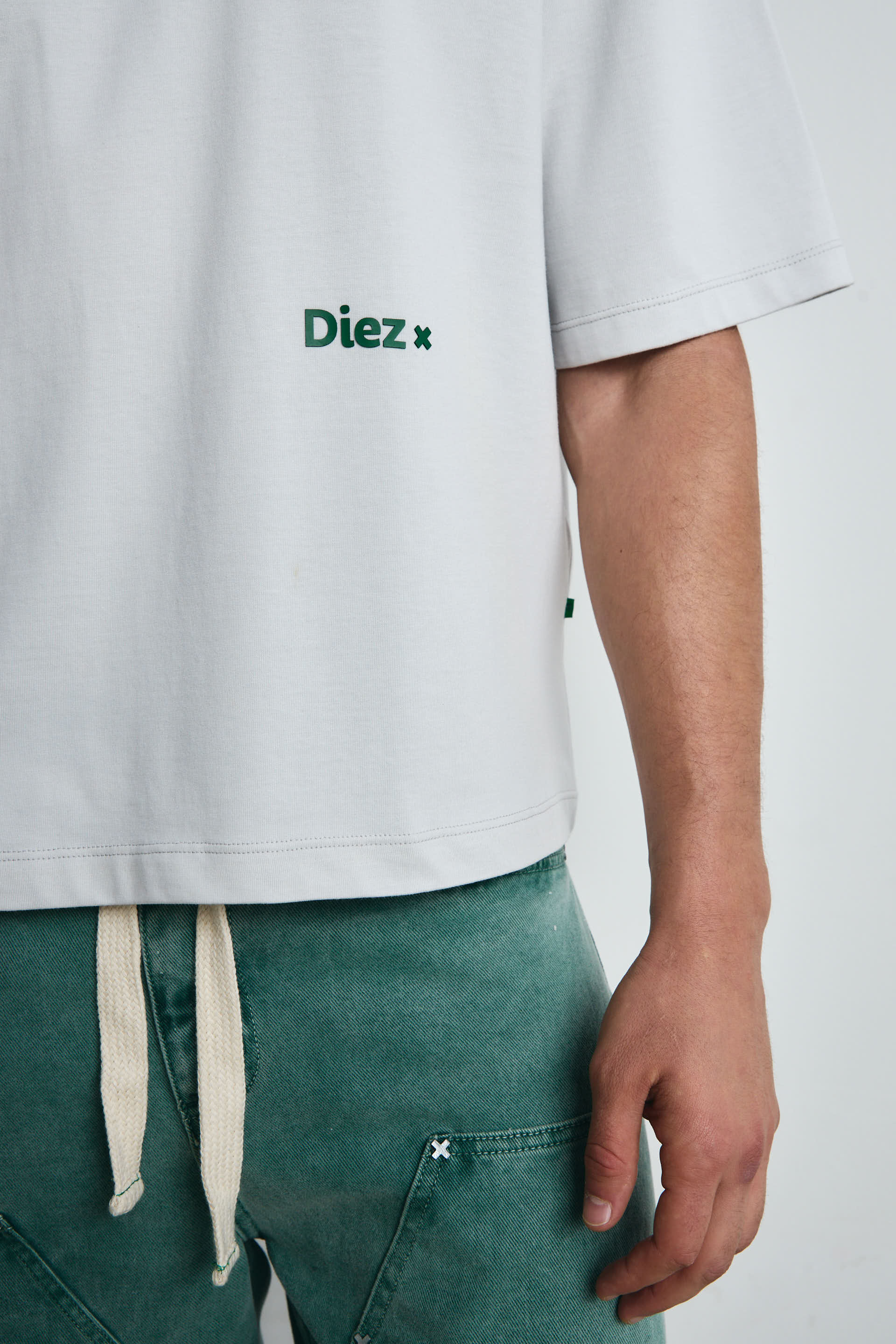 CAMISETA BOXY FIT GRIS X