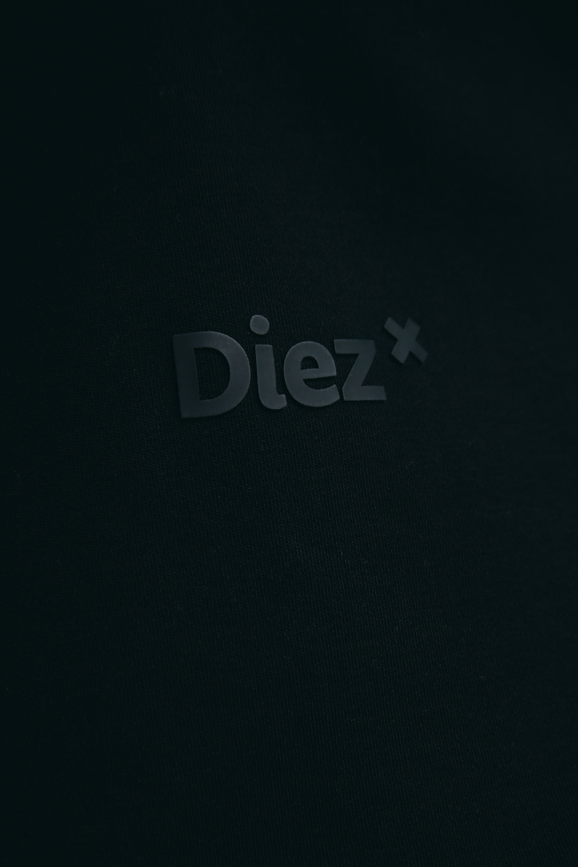 CAMISETA BÁSICA NEGRA