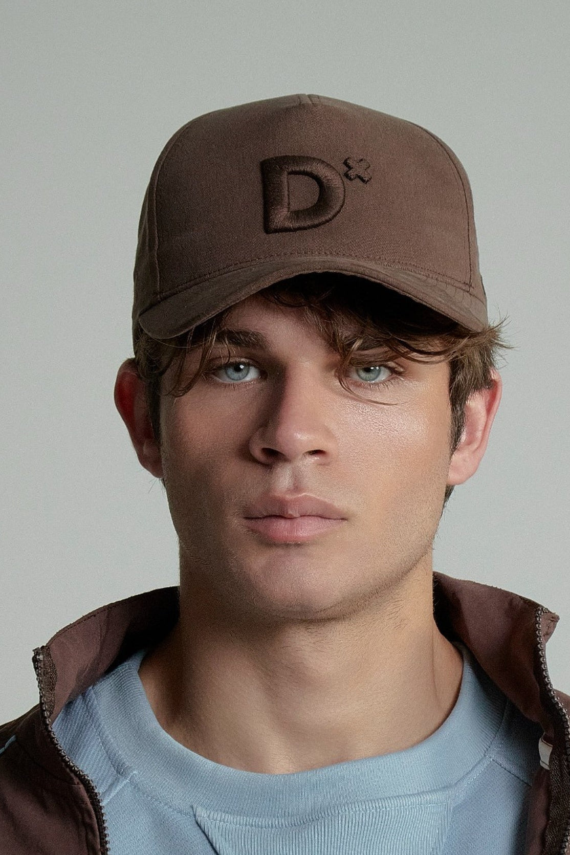 GORRA D* - CHOCOLATE