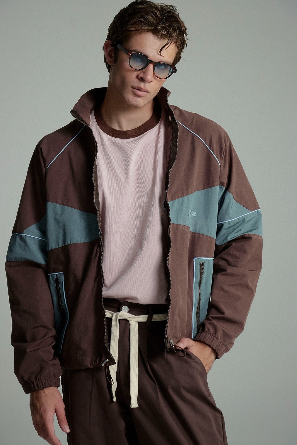 CAMISETA BOXY FIT ROSADA CON RIB CHOCOLATE