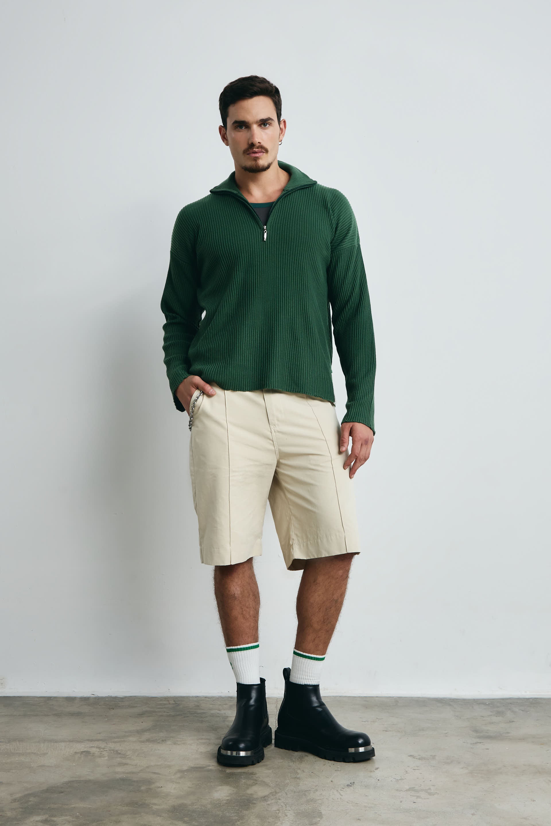 BUZO TEJIDO CON CIERRE EN EL CUELLO