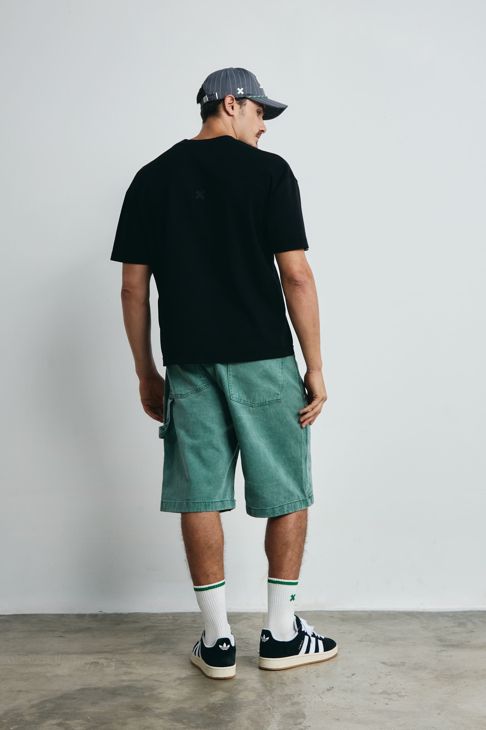 CAMISETA BÁSICA NEGRA