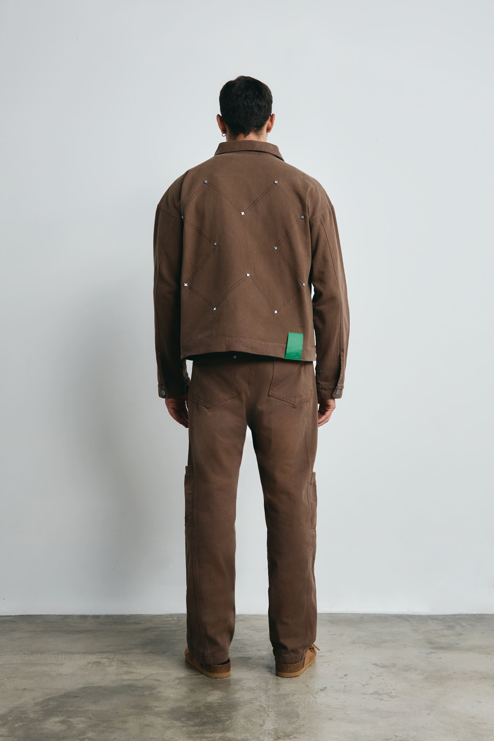 CHAQUETA TACHES X EN LA ESPALDA CHOCOLATE