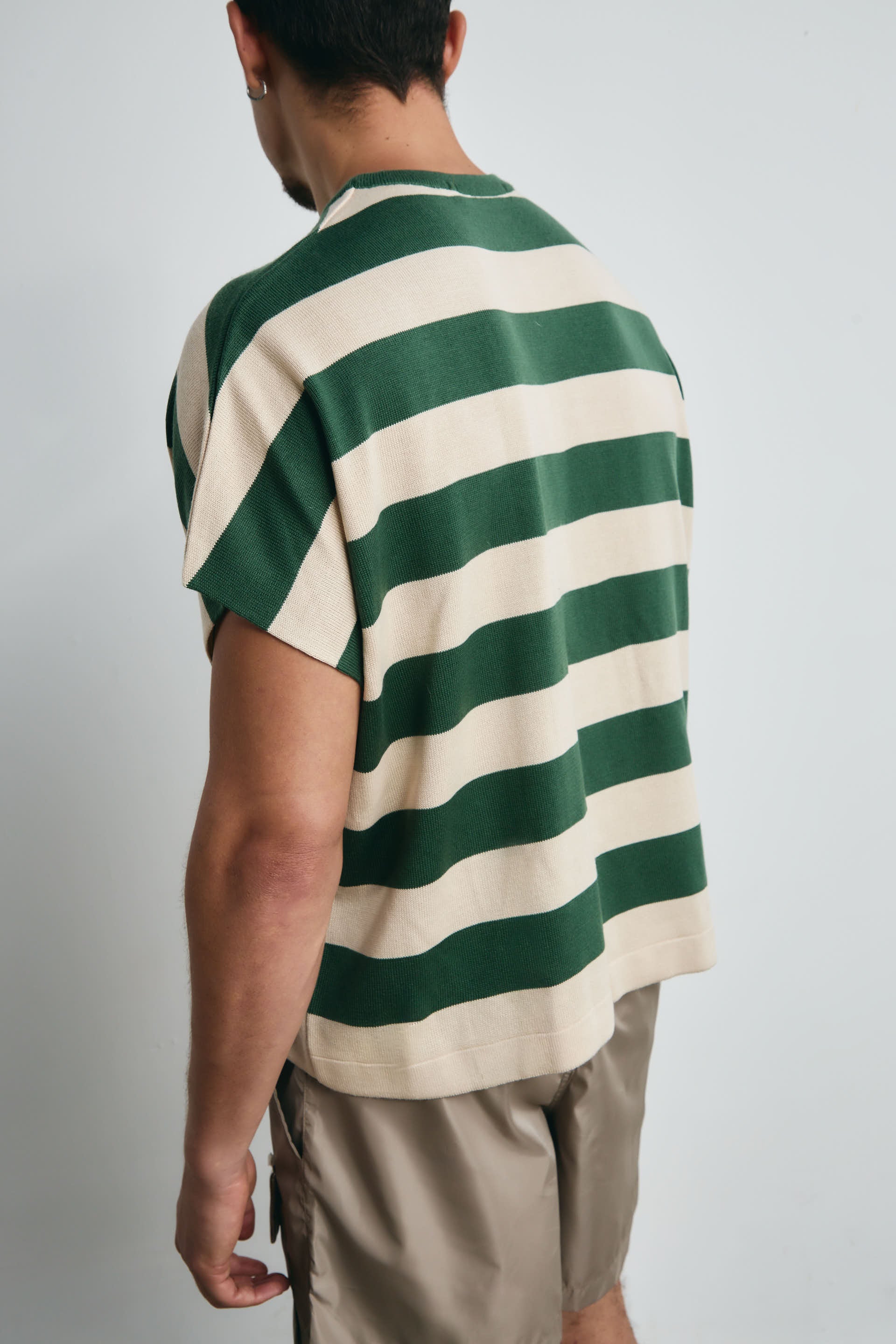 CAMISETA TEJIDA RAYAS VERDE Y CRUDA