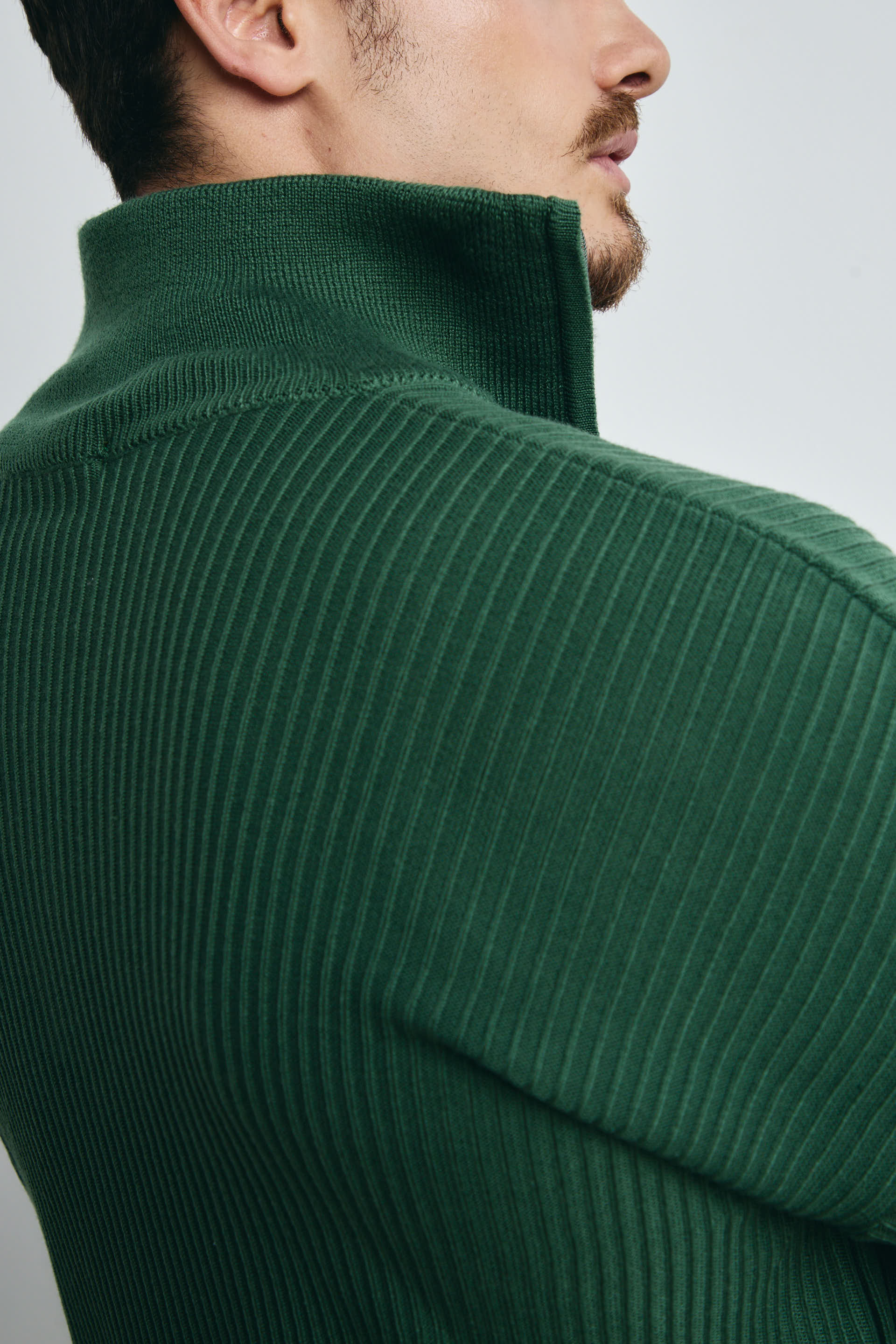 BUZO TEJIDO CON CIERRE EN EL CUELLO